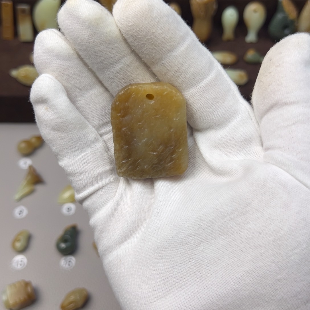 鑫***姐岫岩河磨玉（透闪石质玉）未镶嵌颈饰