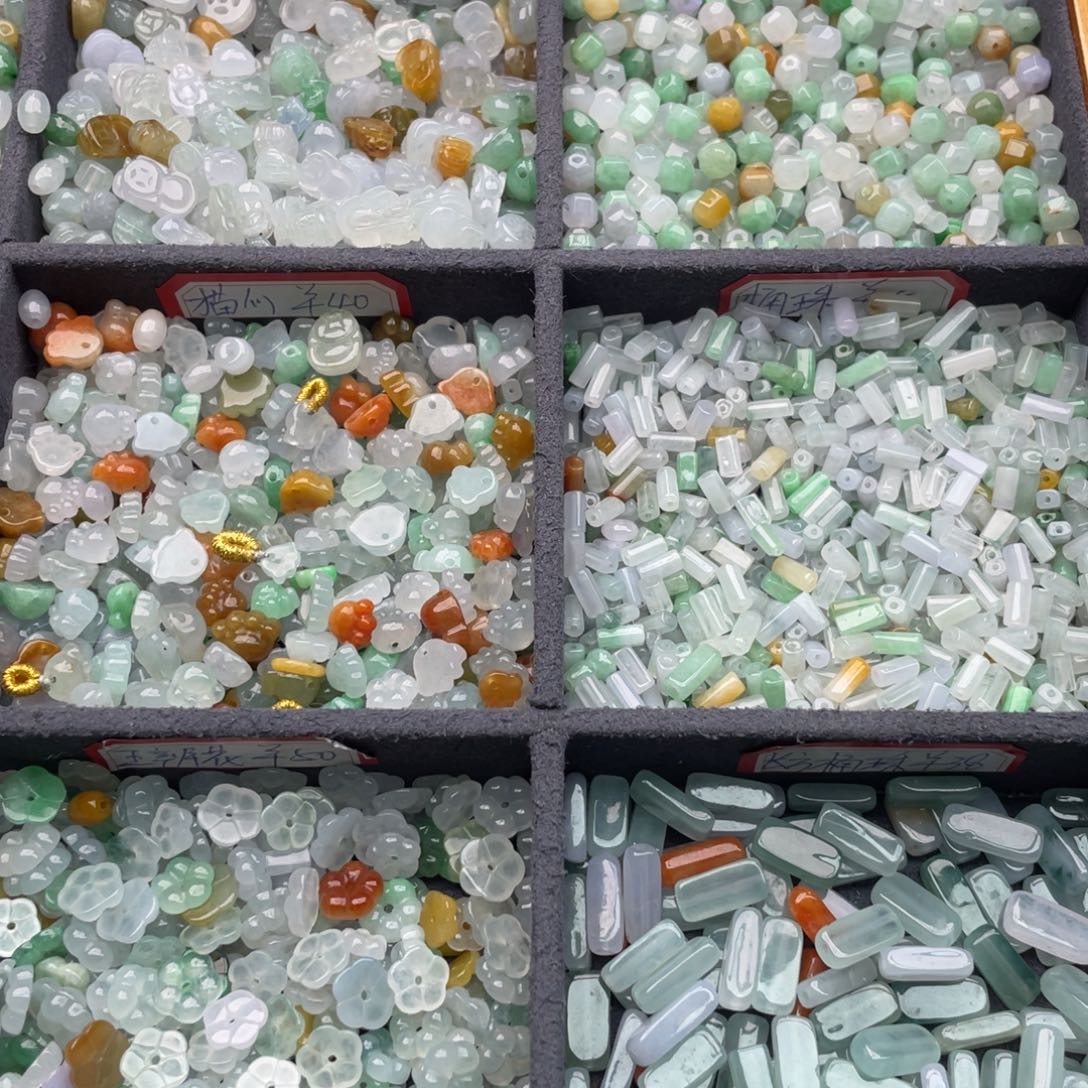 翡翠未镶嵌颈饰tlletetomu