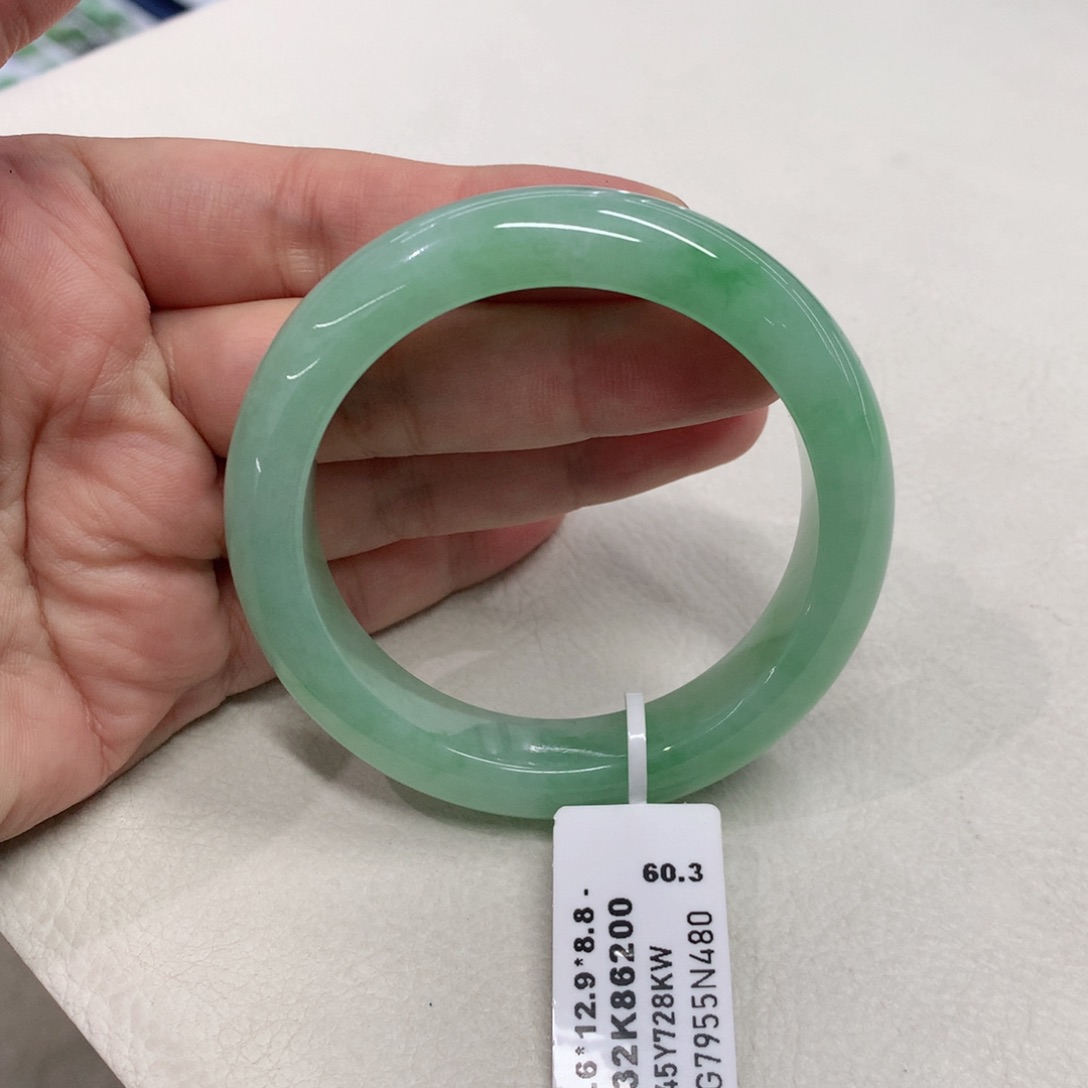 未镶嵌手镯翡翠52.6圈口满绿正圈