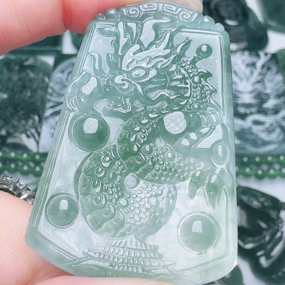 翡翠未镶嵌颈饰天然的A货翡翠多样性发其一 