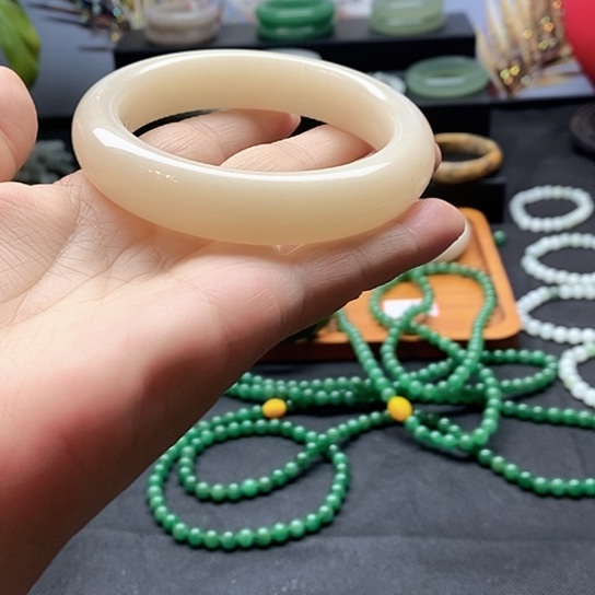 未镶嵌手镯石英质玉我****主