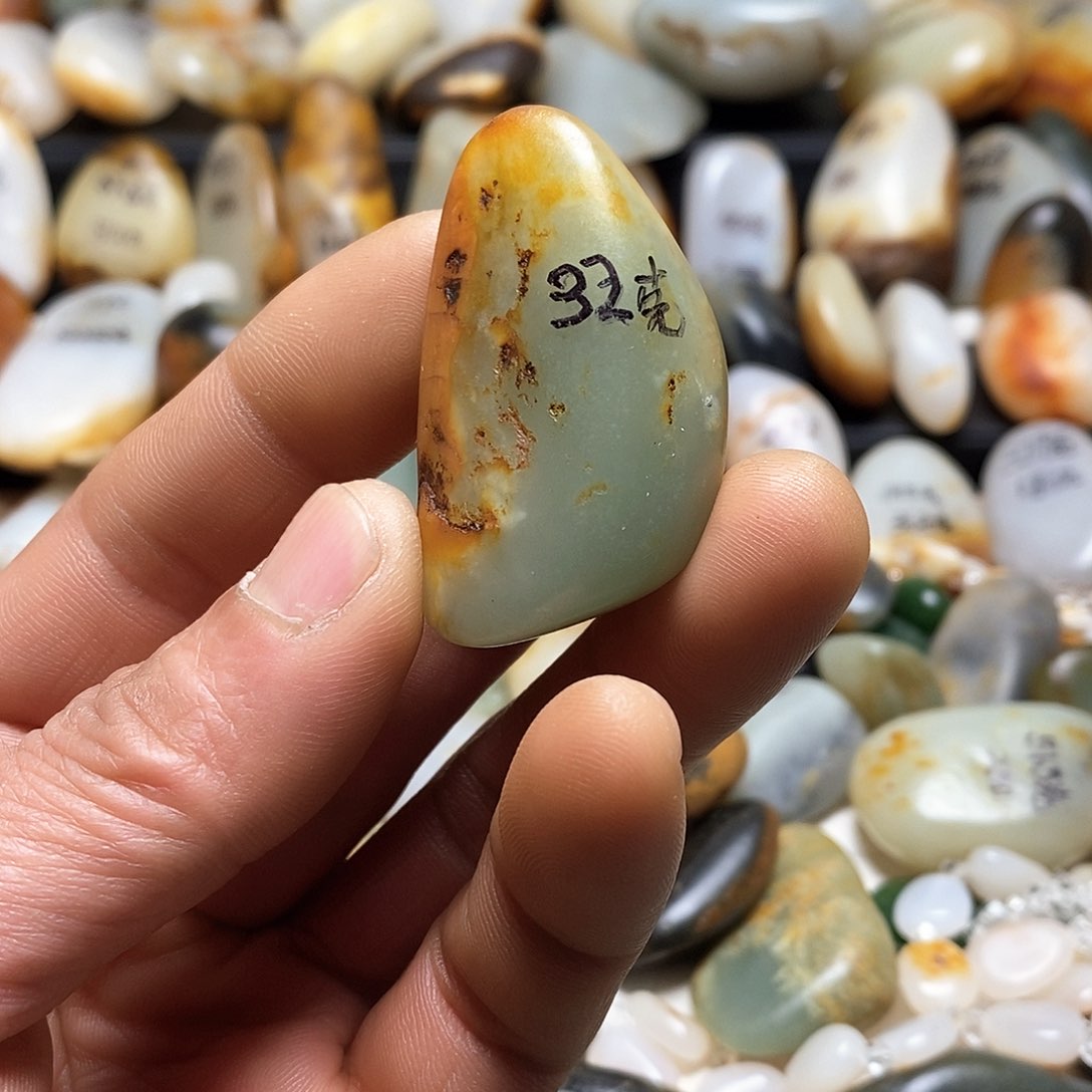 和田玉颈饰未镶嵌吊坠