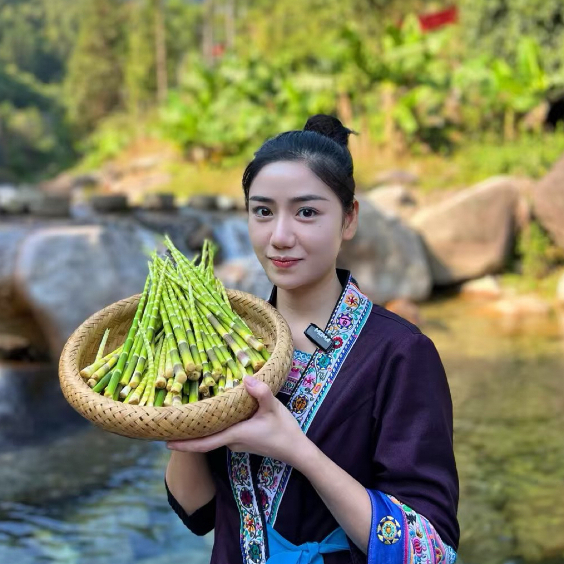 【顺丰包邮】广西元宝山八月笋重阳笋刺竹笋野生新鲜采摘现摘带皮发