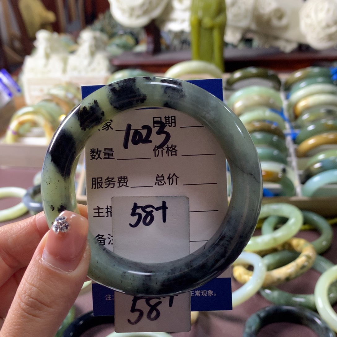 蛇纹石玉未镶嵌手镯1023