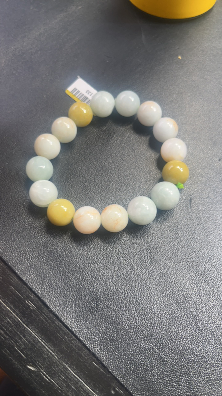 翡翠手串卡13左右的