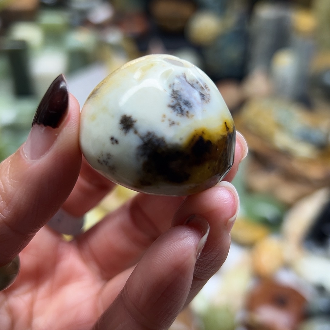 岫玉未镶嵌颈饰辽阳料水草包子有点小瑕