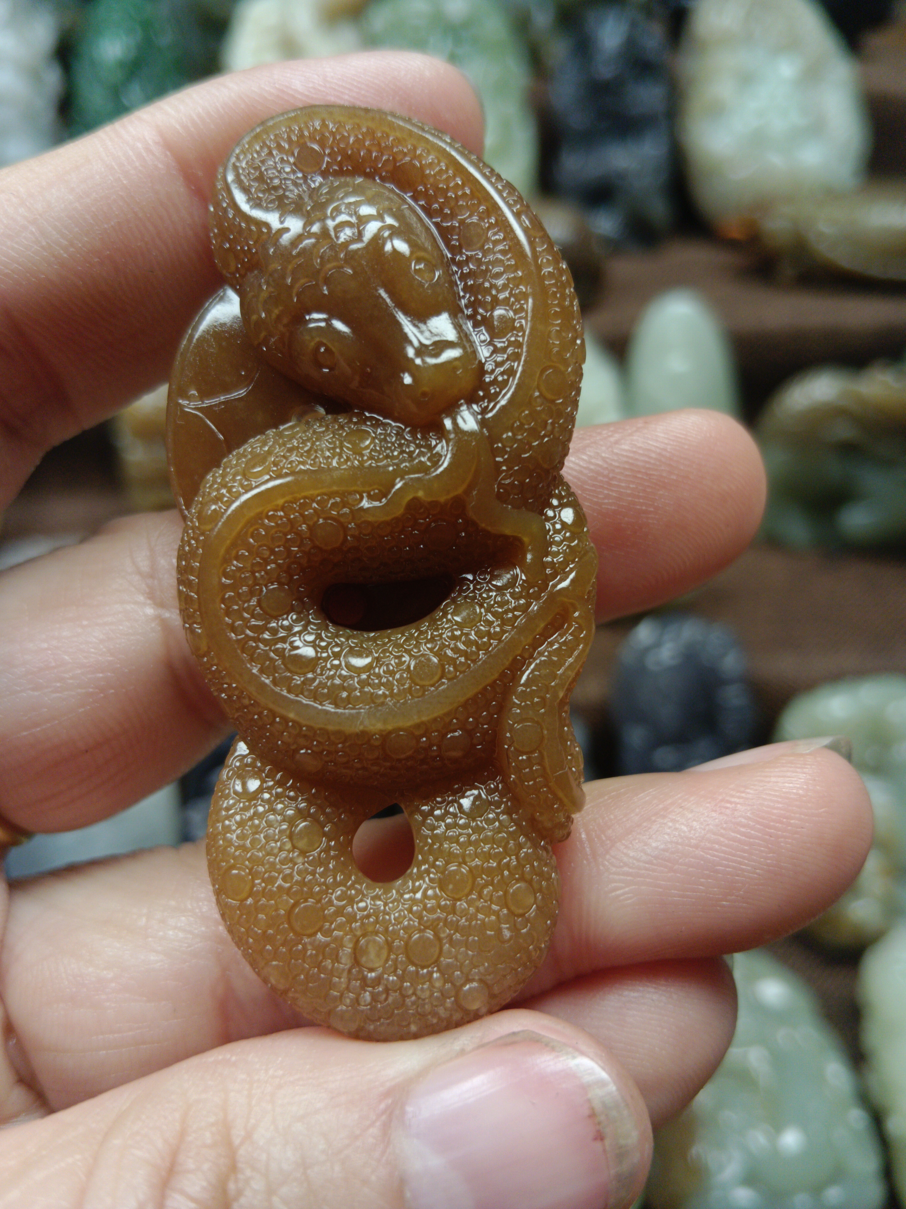 新疆和田玉且末金山老红糖腰缠万贯蛇挂件吊坠