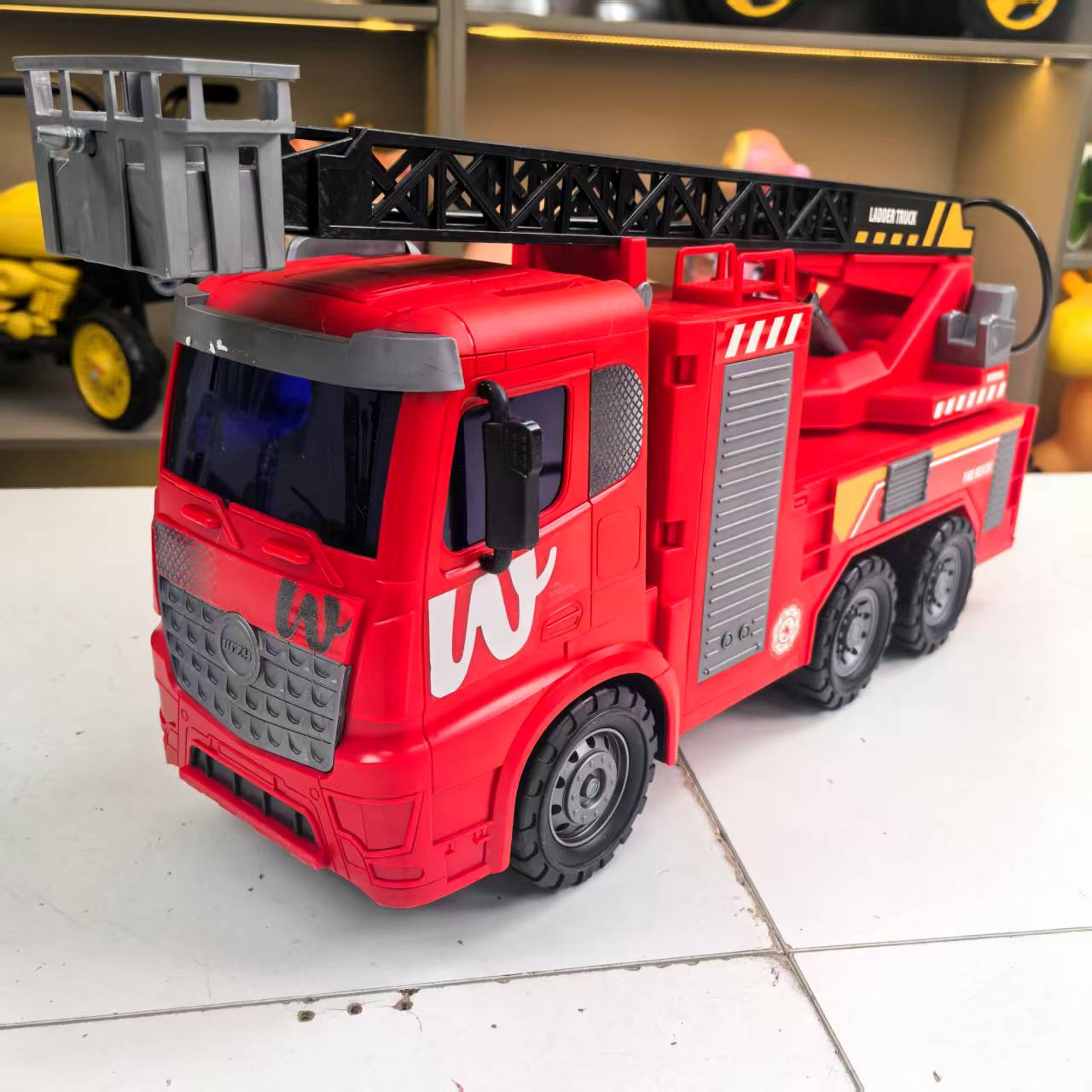 消防车儿童玩具宝宝男孩女孩礼物滑行抗摔耐砸款式随机