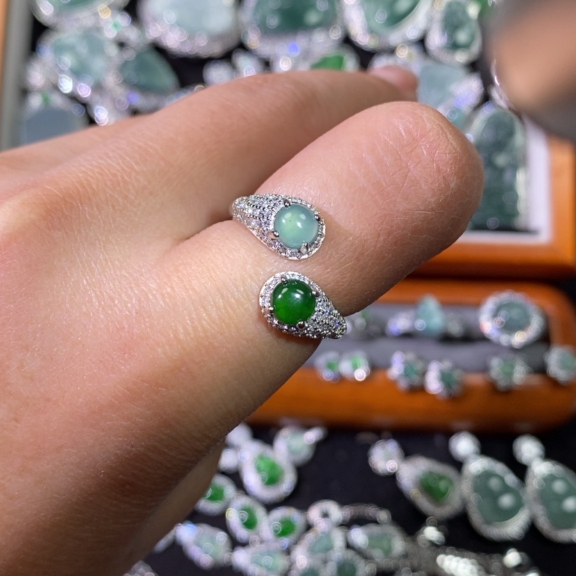 【闪购商品】翡翠颈饰未镶嵌天然