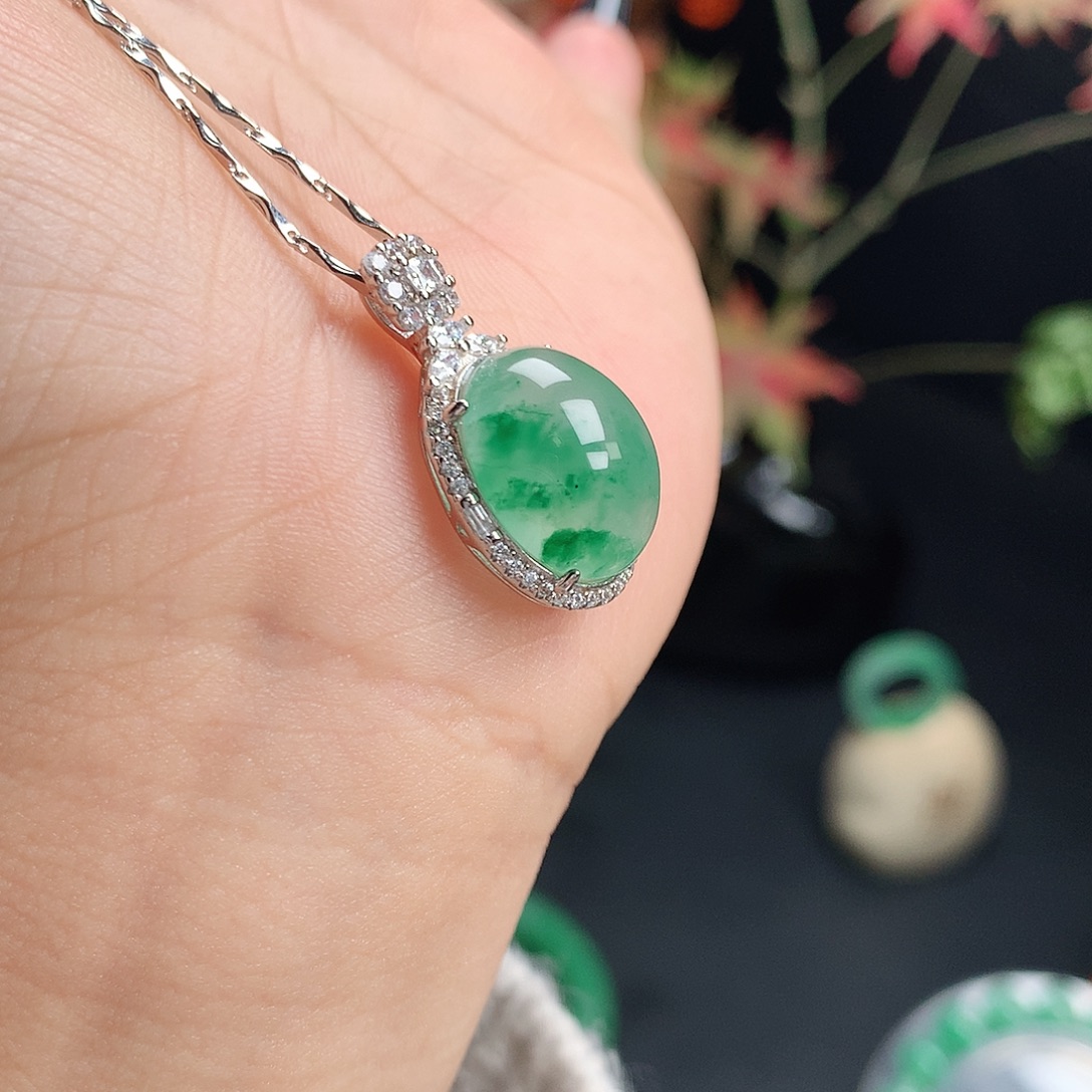 智***生石英质玉未镶嵌吊坠