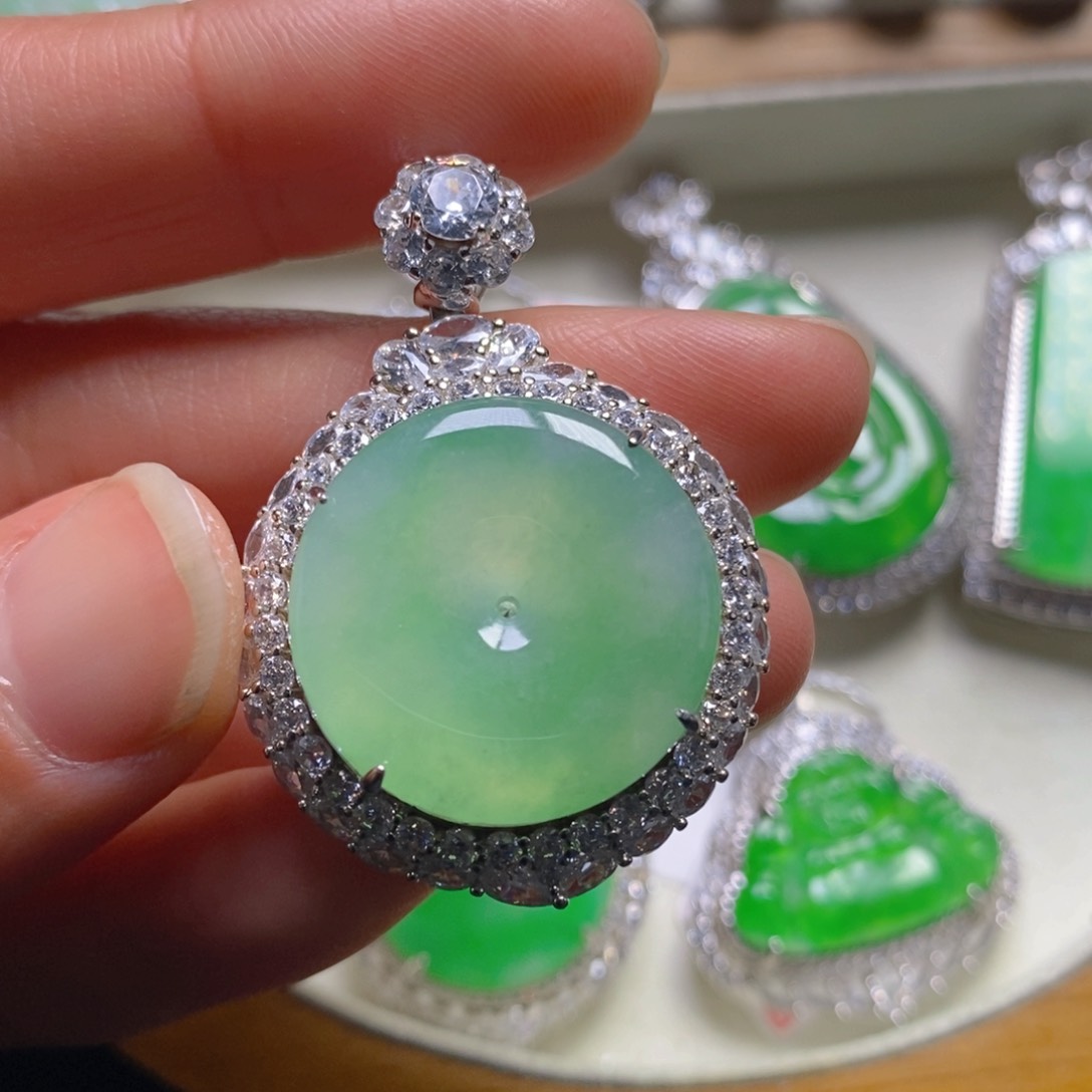 翡翠颈饰银S925镶嵌平安扣吊坠