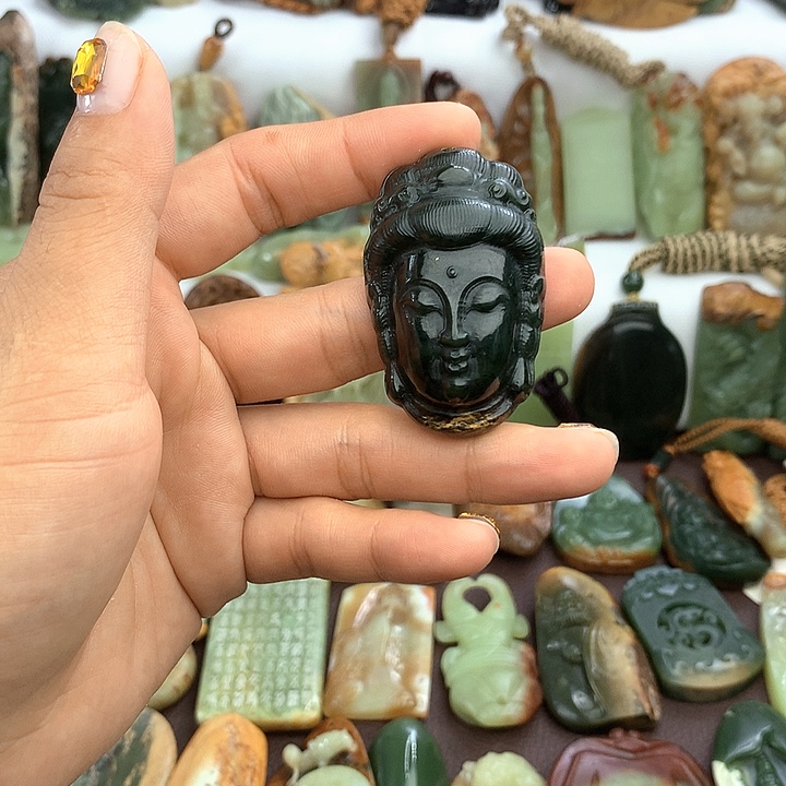 未镶嵌岫岩河磨玉（透闪石质玉）挂件