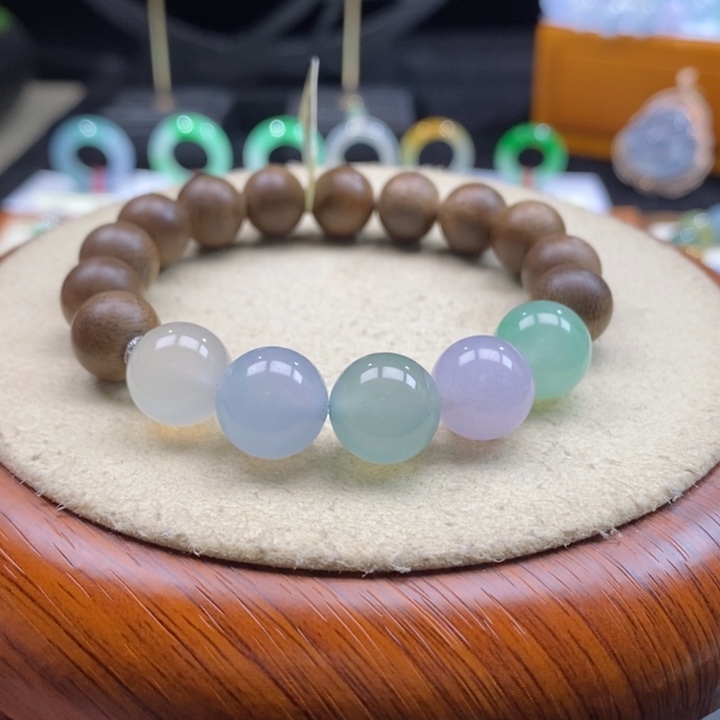 沉香木手串翡翠马卡龙手串