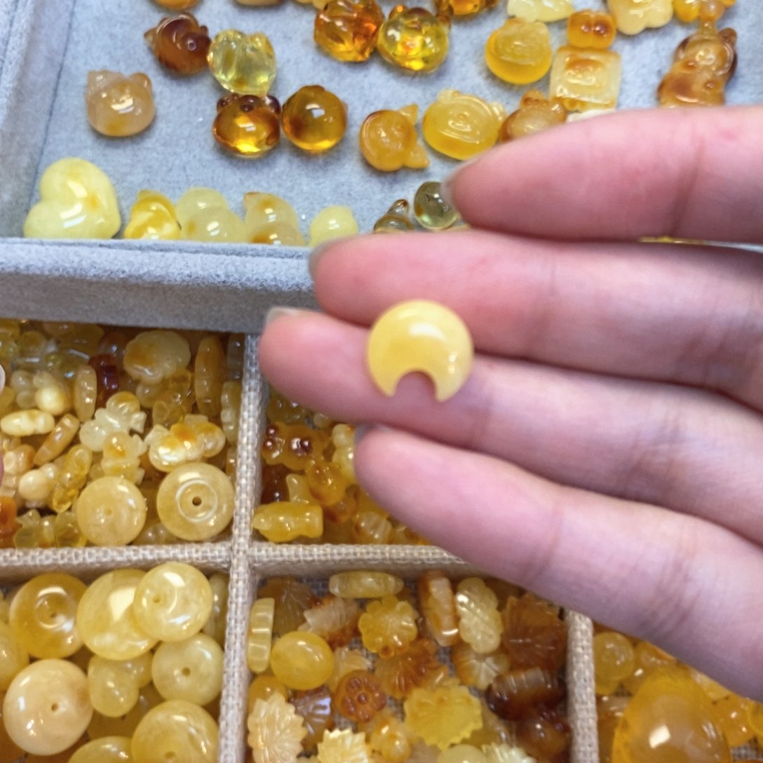 蜜蜡颈饰未镶嵌月亮