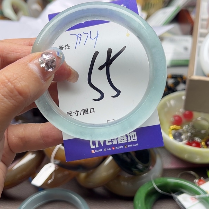 石英质玉手镯未镶嵌