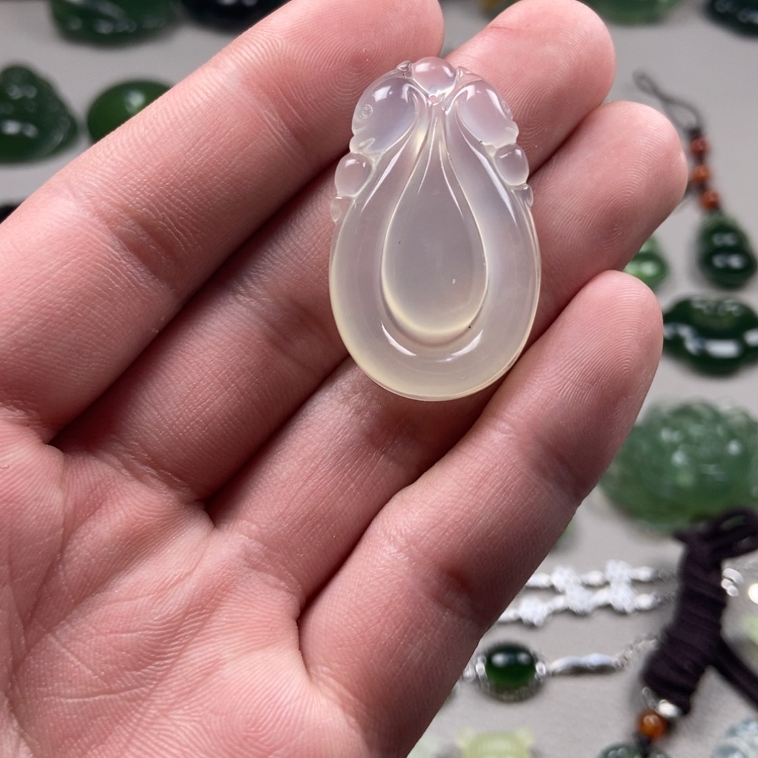 【闪购商品】蛇纹石玉岫玉有裂未镶嵌