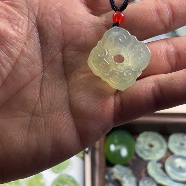 蛇纹石玉颈饰未镶嵌C****K