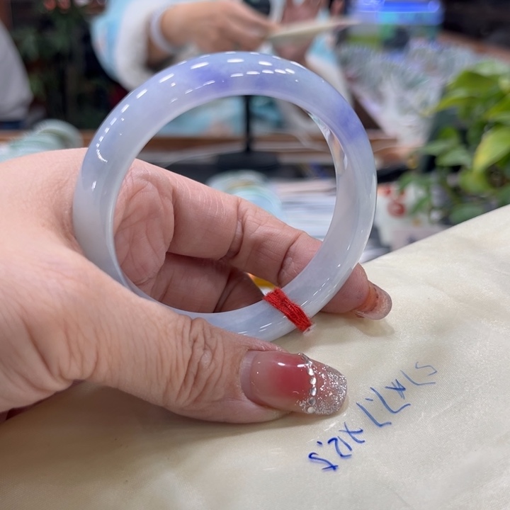 翡翠手镯未镶嵌紫气东来