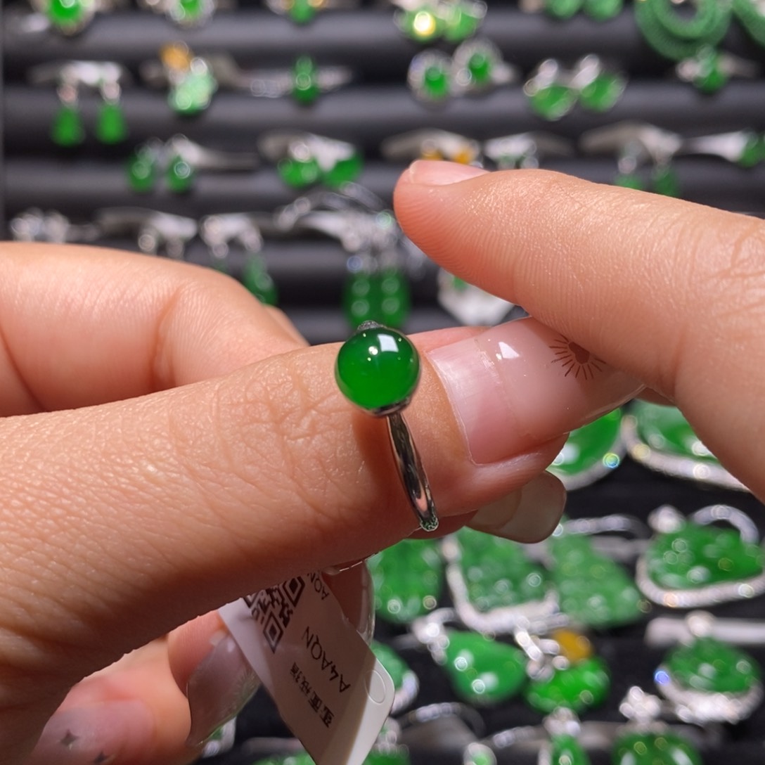 翡翠戒指18K金镶嵌天然翡翠