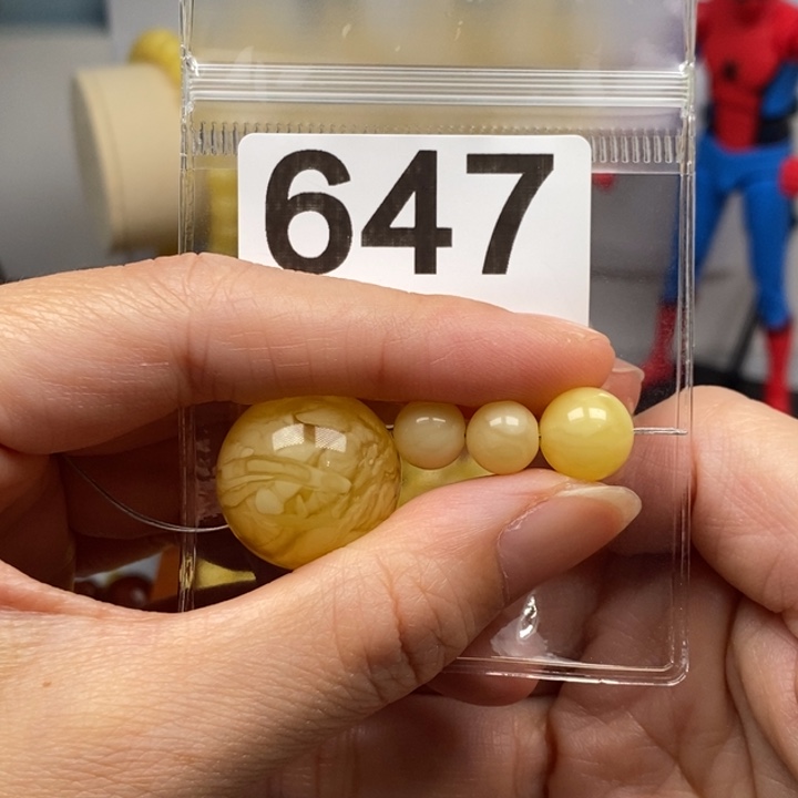 国****蜜蜡未镶嵌珠宝奇石8.3*2+10.3+20.4