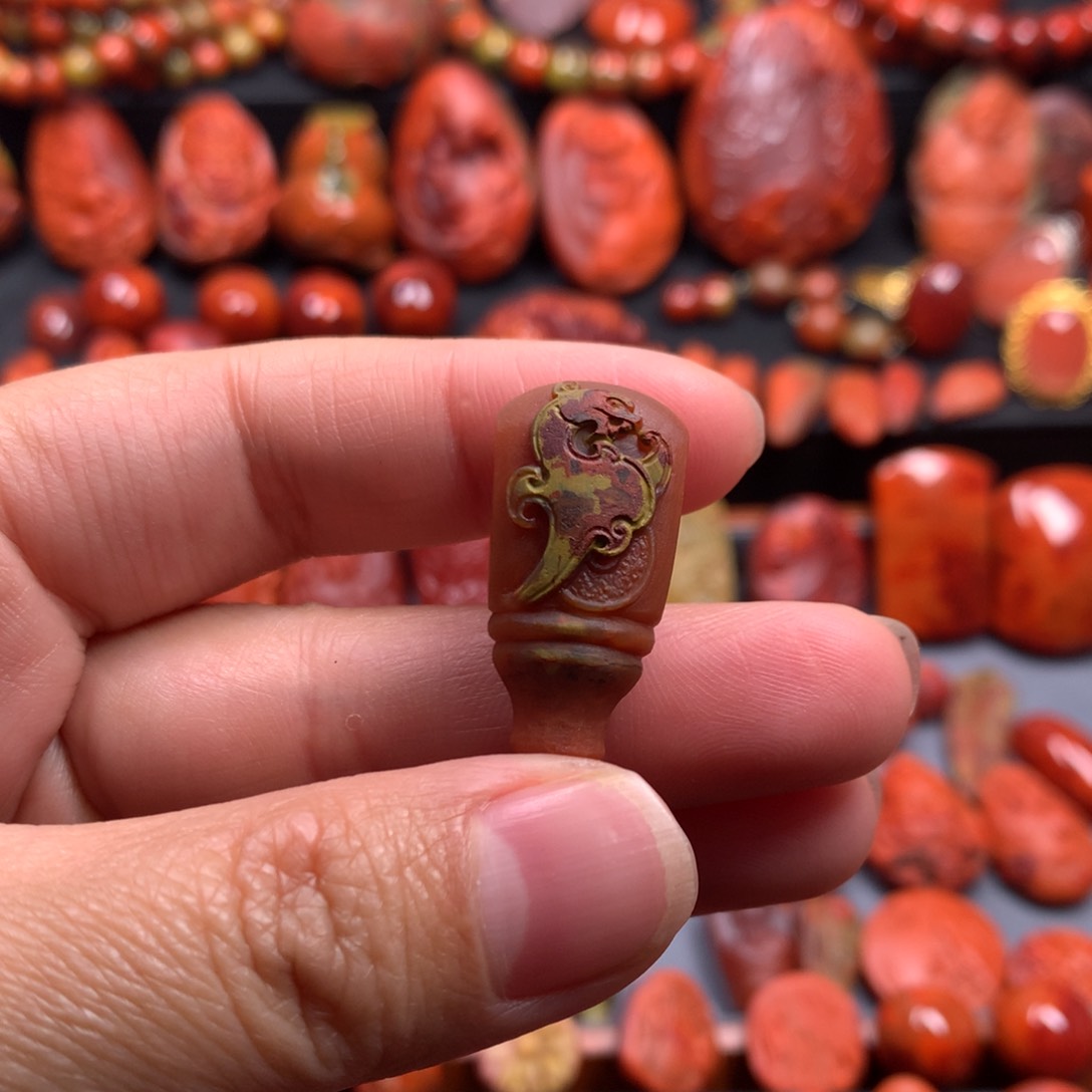 南红玛瑙仿古龙三通未镶嵌