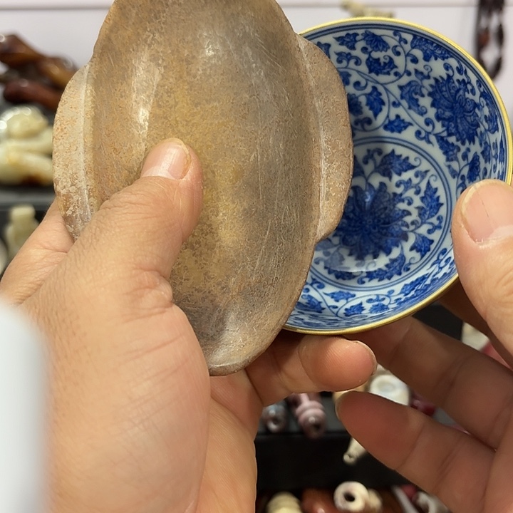 瓷片瓷自顾自的一个