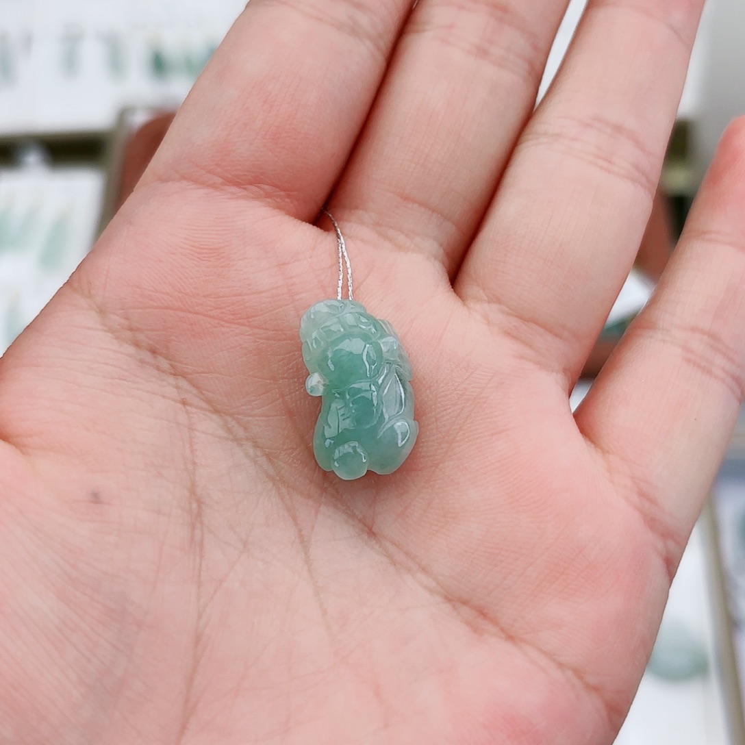 翡翠颈饰未镶嵌貔貅