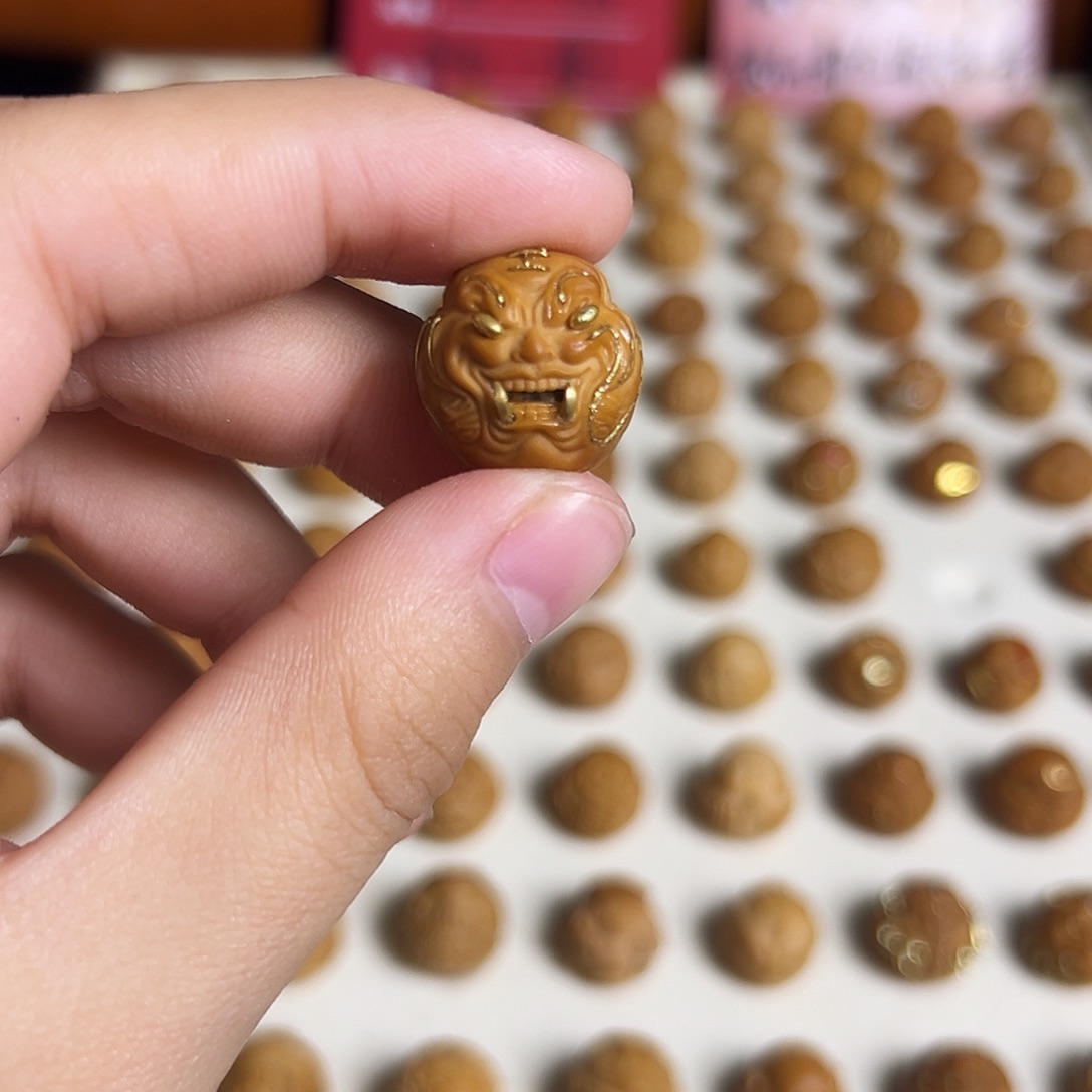 吊坠猴头核桃镶嵌单颗虎僧