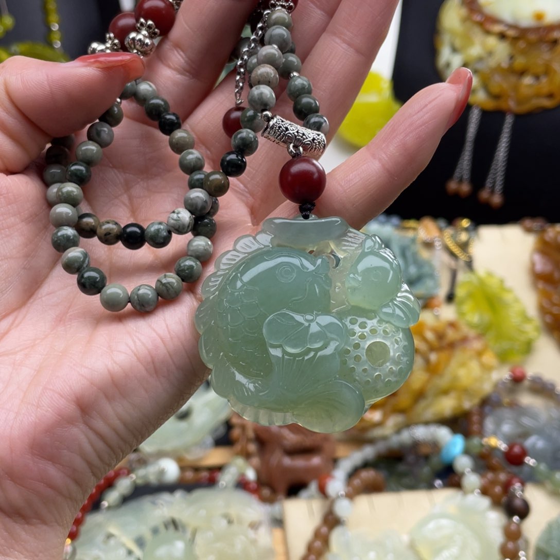 未镶嵌蛇纹石玉颈饰