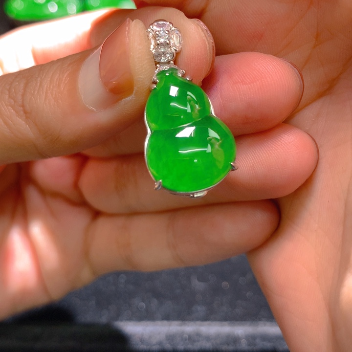 翡翠银S925镶嵌颈饰一个