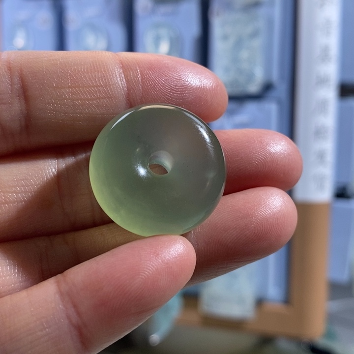 岫玉未镶嵌颈饰吊坠