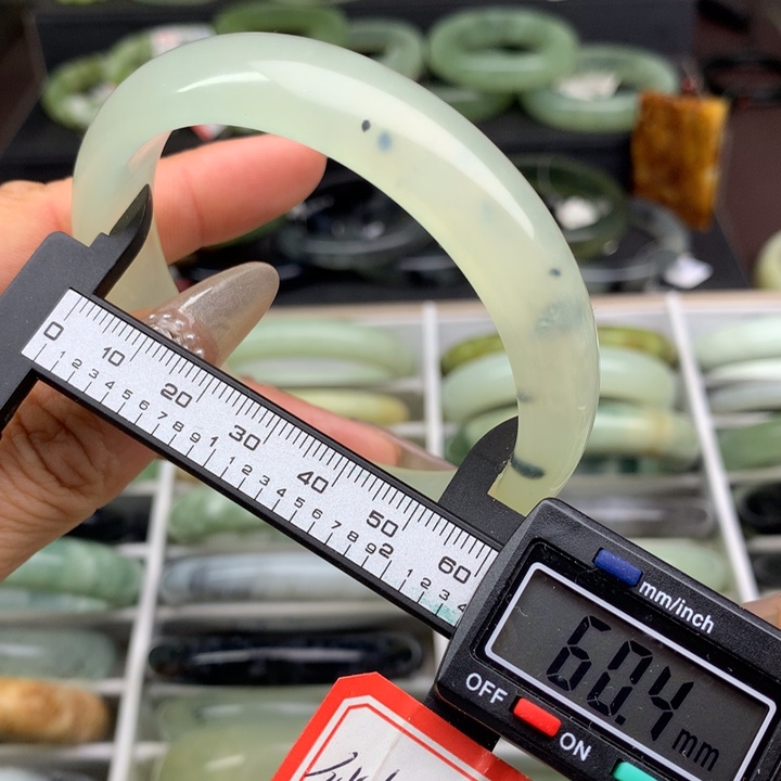 蛇纹石玉未镶嵌手镯704