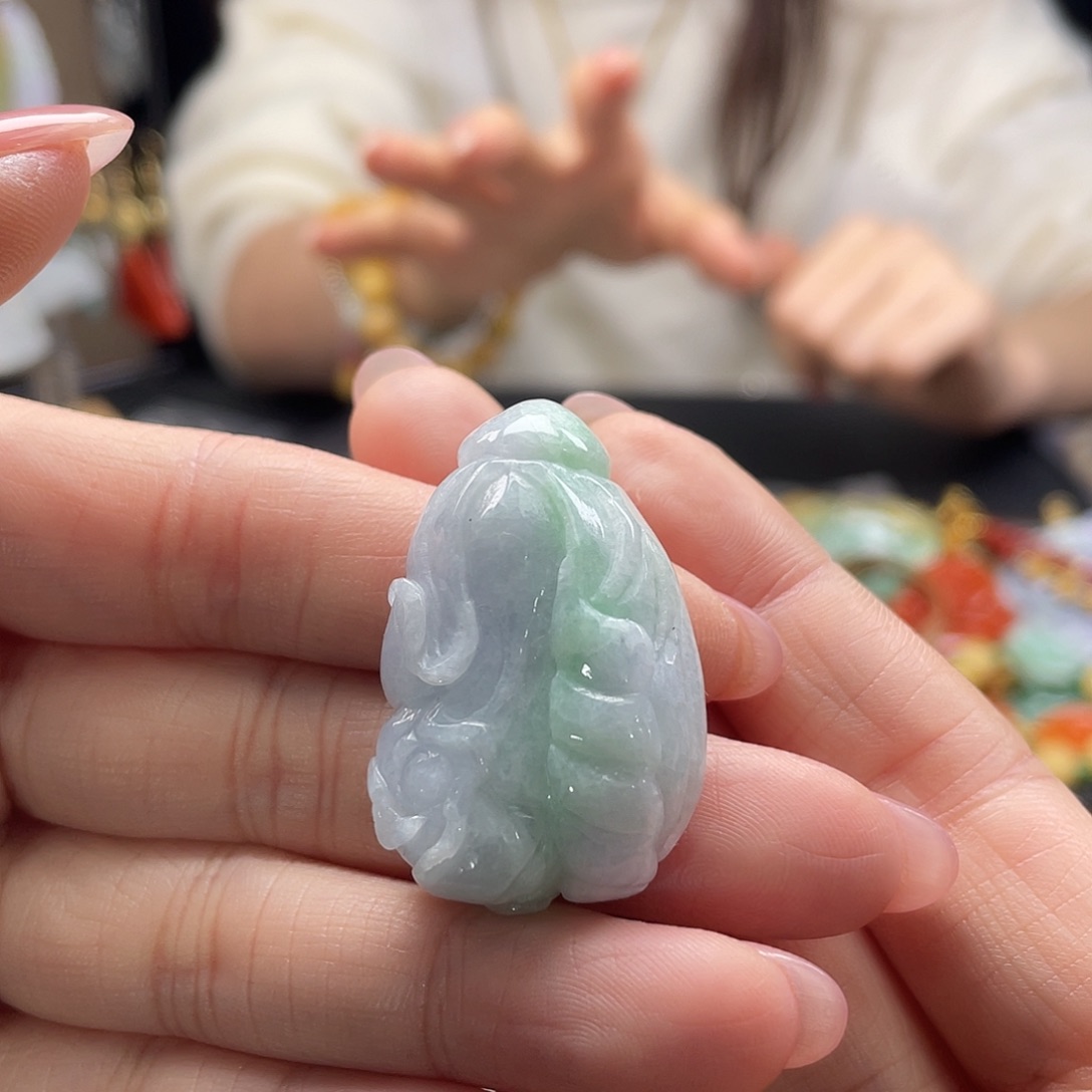 翡翠未镶嵌颈饰待编织