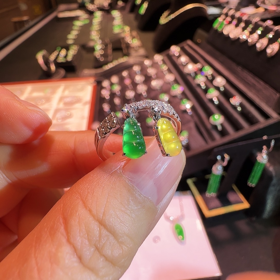 翡翠18K金镶嵌戒指