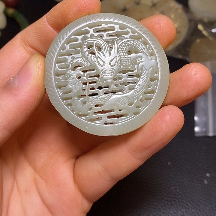 颈饰未镶嵌和田玉（糖玉）