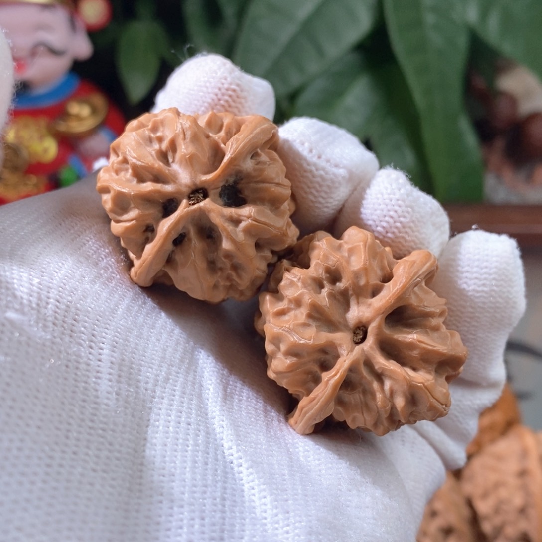 文玩核桃吊坠原磐石