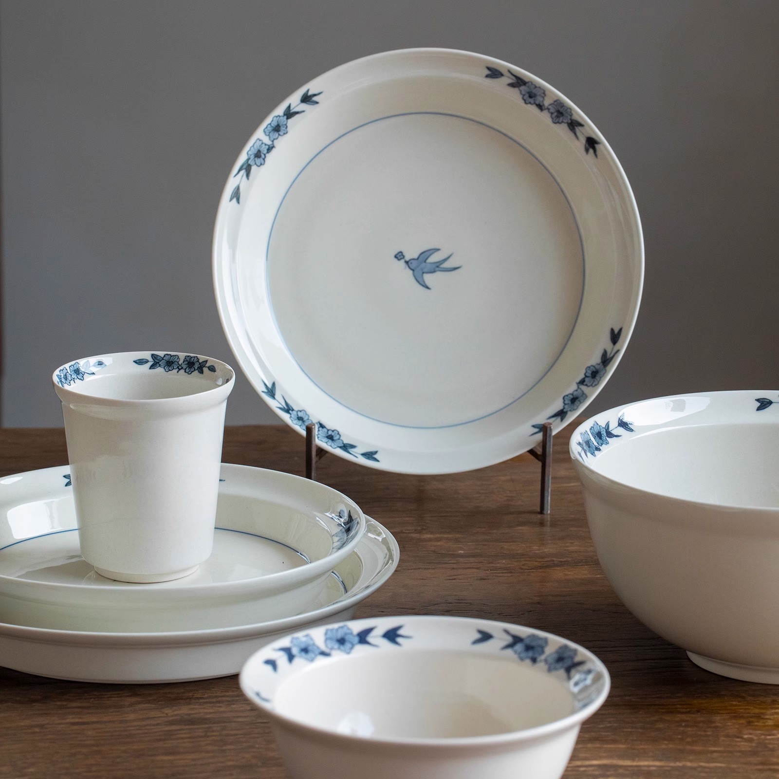 曼叙釉下彩餐盘景德镇碗碟家用高级感盘折边青花飞燕陶瓷餐具