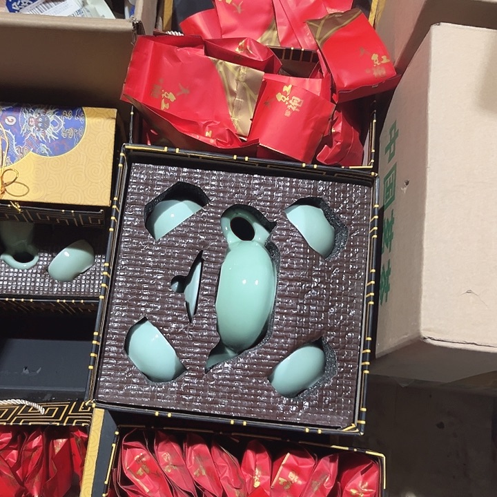 大h袍茶叶茶具套盒一箱
