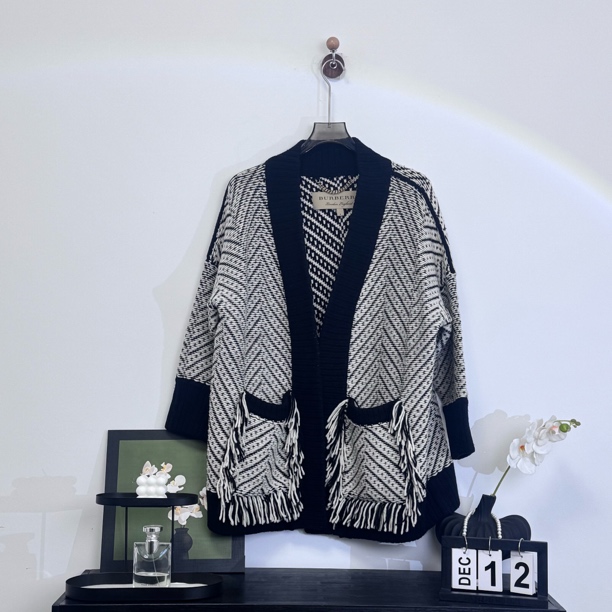 99新 BURBERRY/博柏利 粗棒针织毛衣外套 M码 