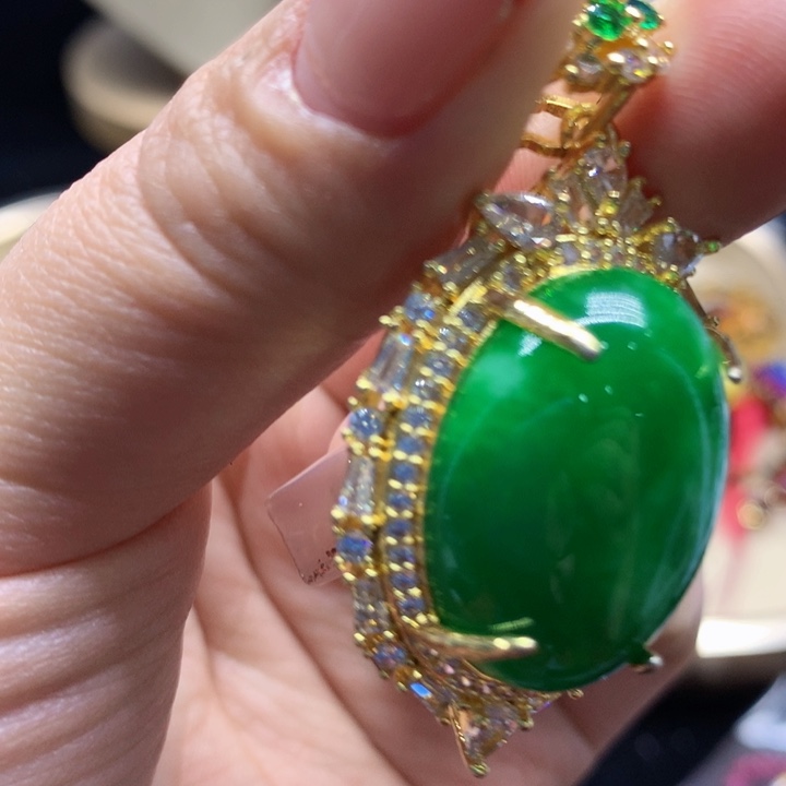 翡翠手链未镶嵌吊坠