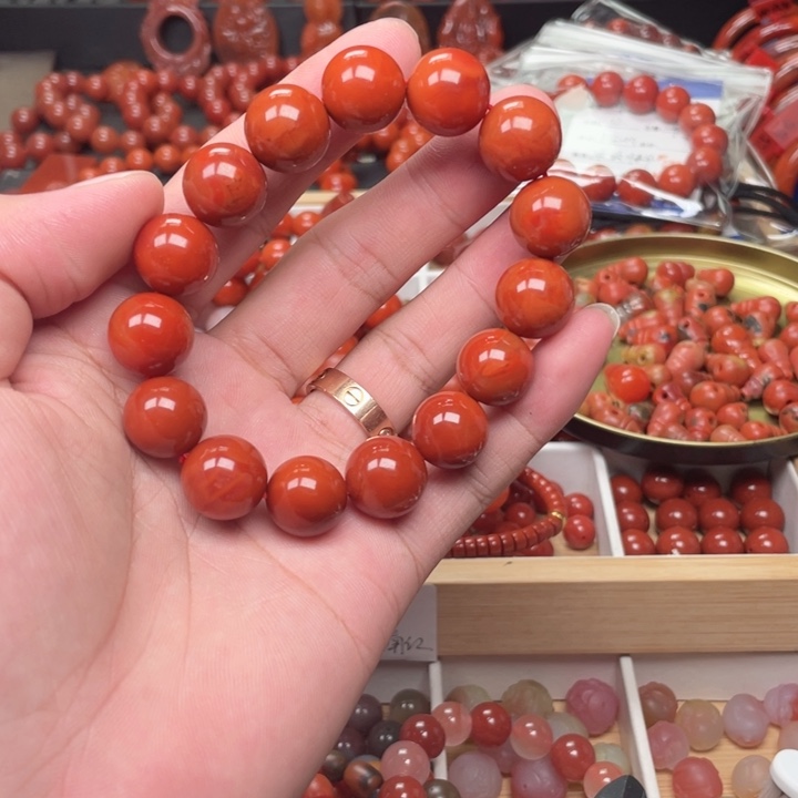 轩***阳南红玛瑙未镶嵌手链