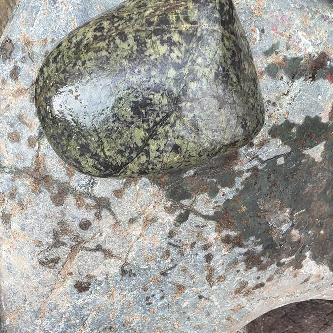 君***辉蛇纹石玉未镶嵌藏玉药王石茶壶