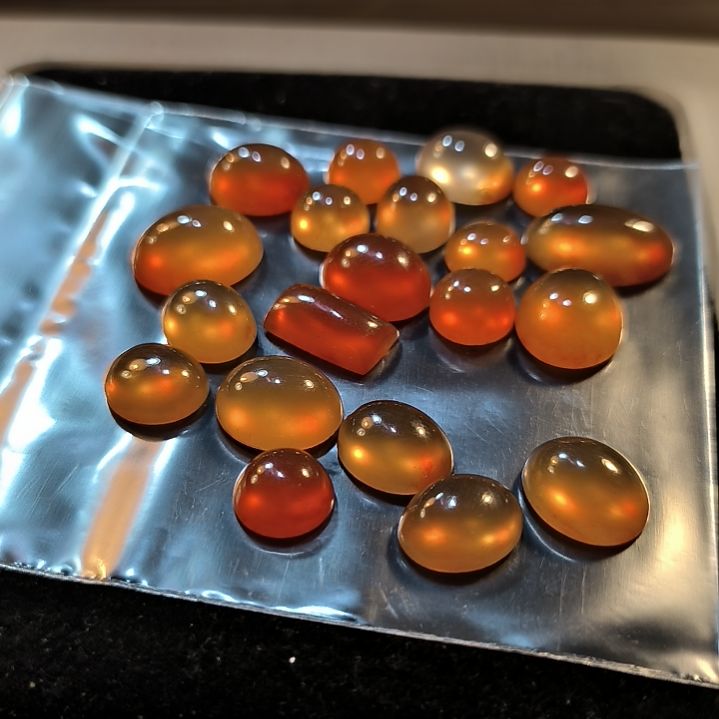 余***石英岩玉未镶嵌戒面
