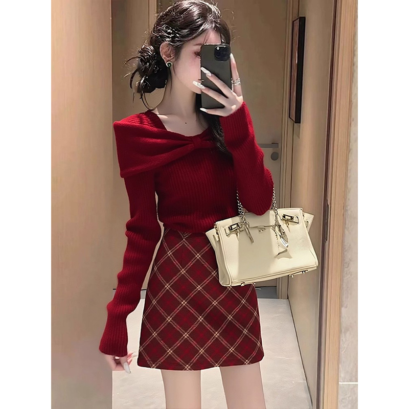 冬季一整套穿搭高级感红色针织套装女2025新款上衣格纹红色系穿搭