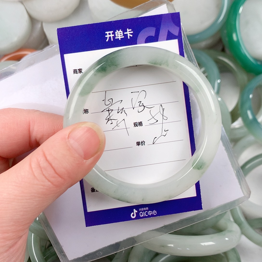 石英质玉手镯未镶嵌彝***喏