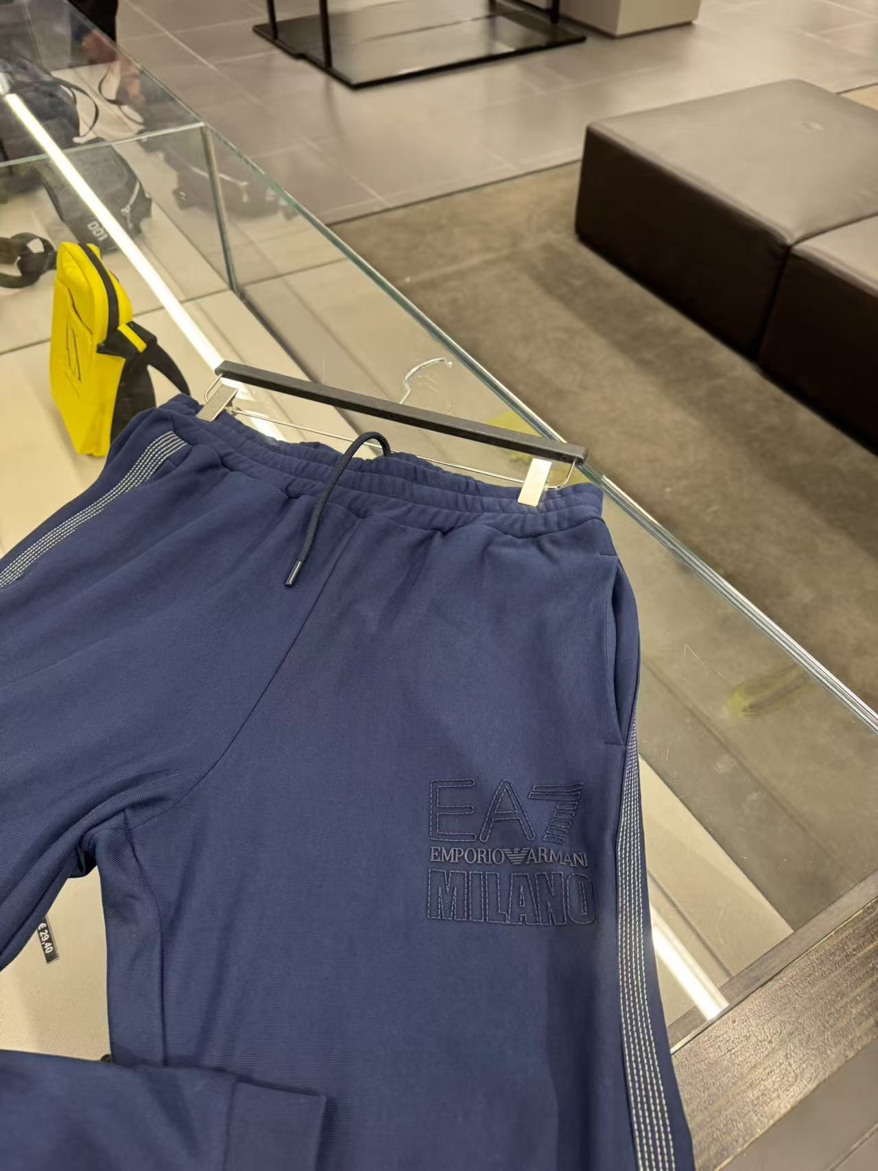 未使用 EMPORIO ARMANI/安普里奥·阿玛尼 男士休闲裤 不退换 