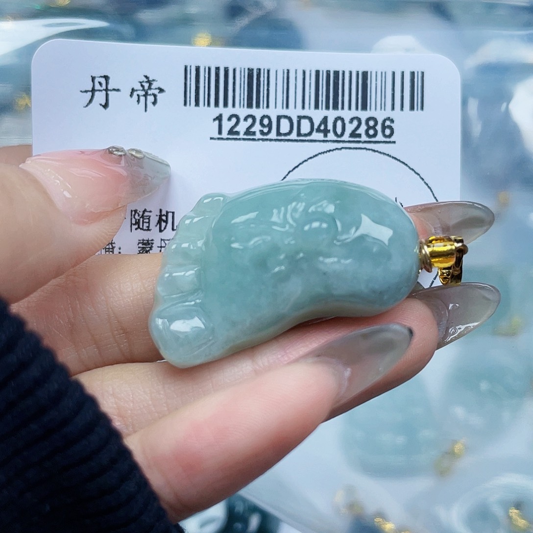 吊坠(不含链)未镶嵌翡翠