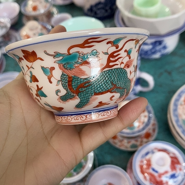 摆件陶红稀土麒麟压手杯