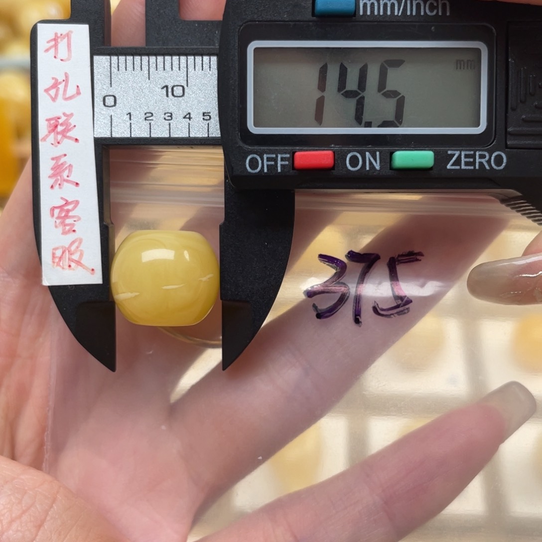 蜜蜡裸石未镶嵌明*吧蜜蜡