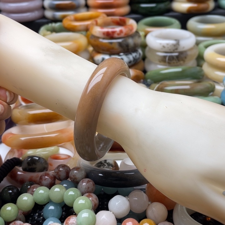 石英质玉手镯未镶嵌